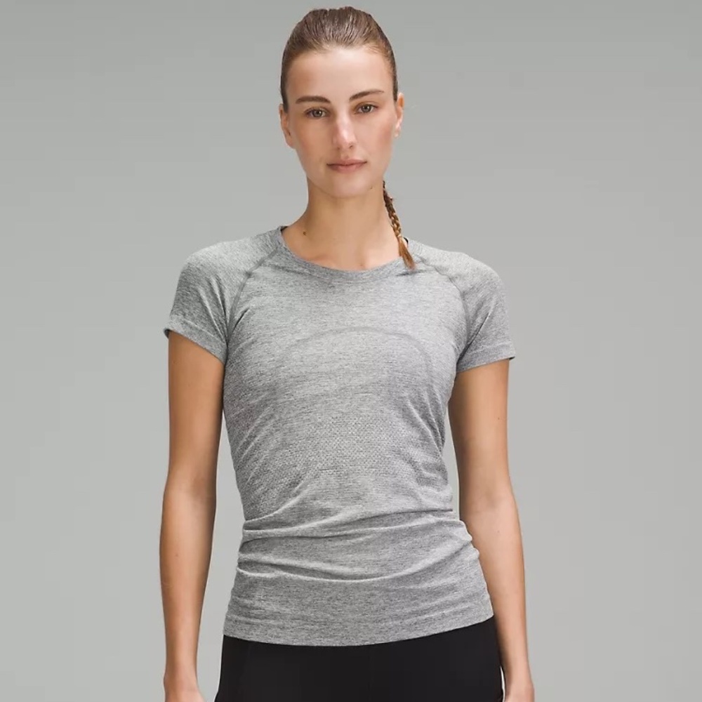 Women's Swiftly Tech Short-Sleeve Shirt  Hip Length Size 4